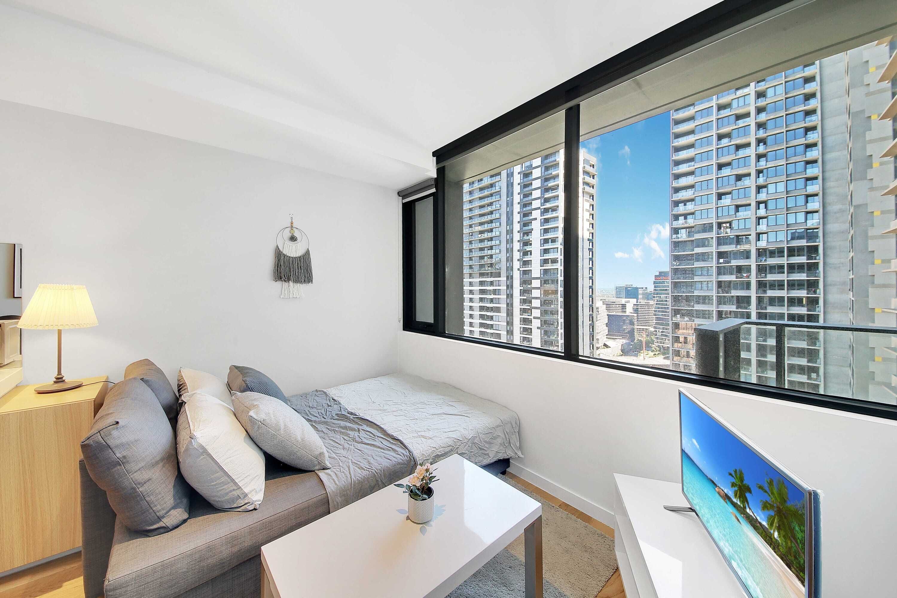 A Comfy 2BR Apt Next To Southern Cross, City Views