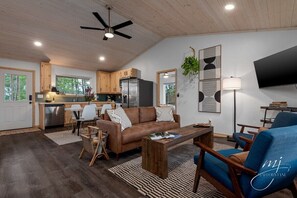 Televisión y oficina 