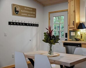 Dining - The OZ Oasis Cabin @ Buffalo River- Stunning Views (Jasper)
