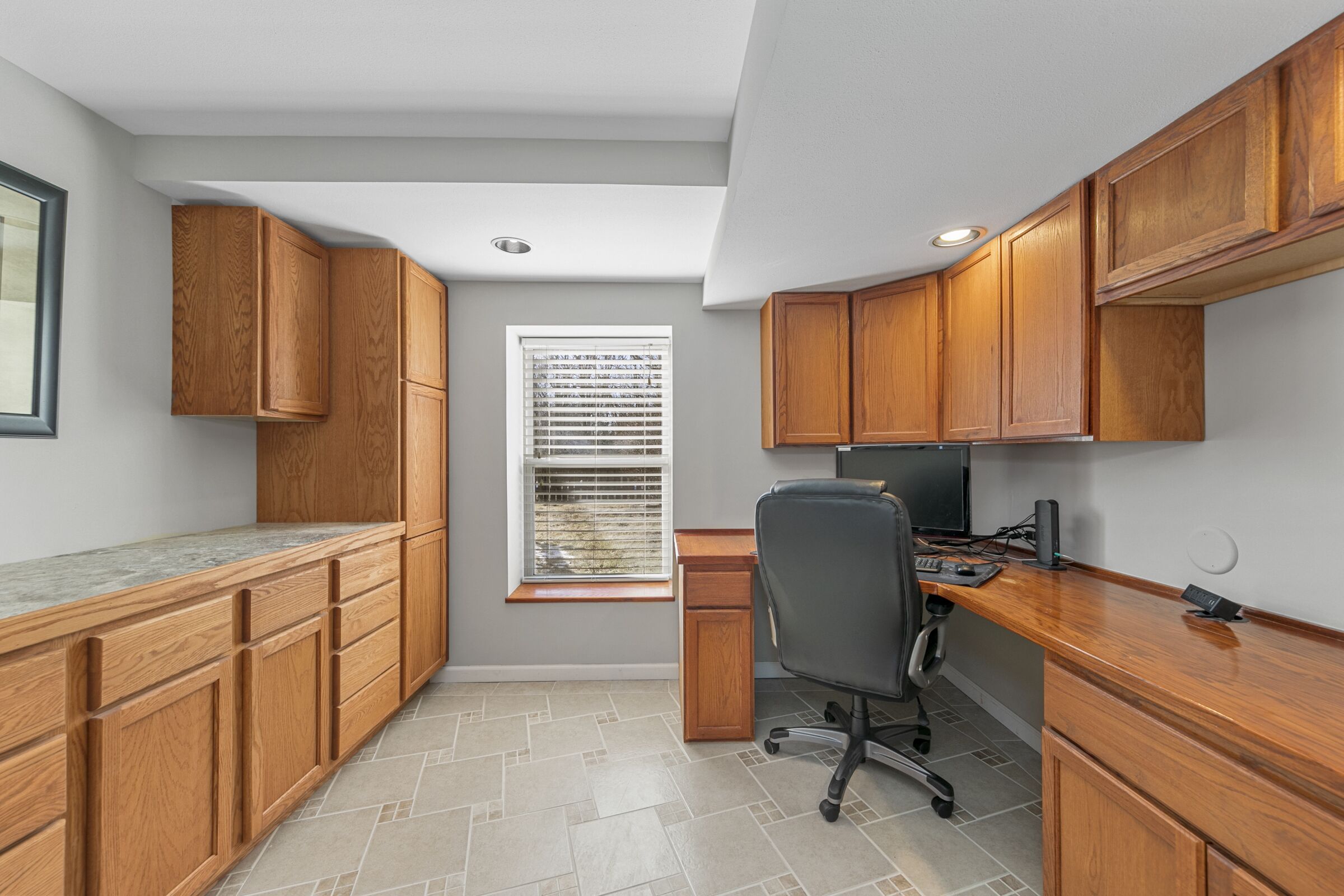 Upscale 4 bedroom house with dedicated office