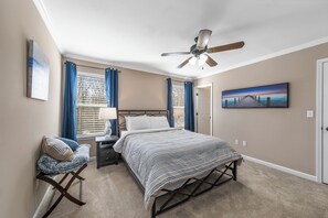 4 bedrooms, desk, iron/ironing board, free WiFi - O'Fallon Edge Oasis- 4bd/3bt, Wooded Backyard, Office, Great Family Getaway  (O'Fallon)