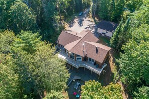 Exterior - Beautiful Large 5bed 4bath Lake house in Bancroft! (Bancroft)