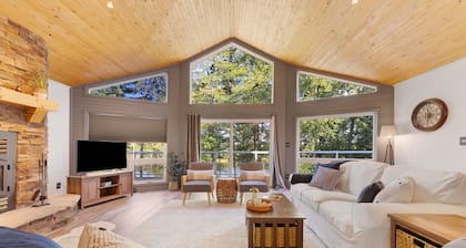 Beautiful Large 5bed 4bath Lake house in Bancroft!