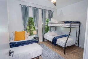3 bedrooms, iron/ironing board, WiFi, bed sheets