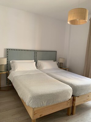 1 chambre, fer et planche à repasser, accès à Internet, literie fournie