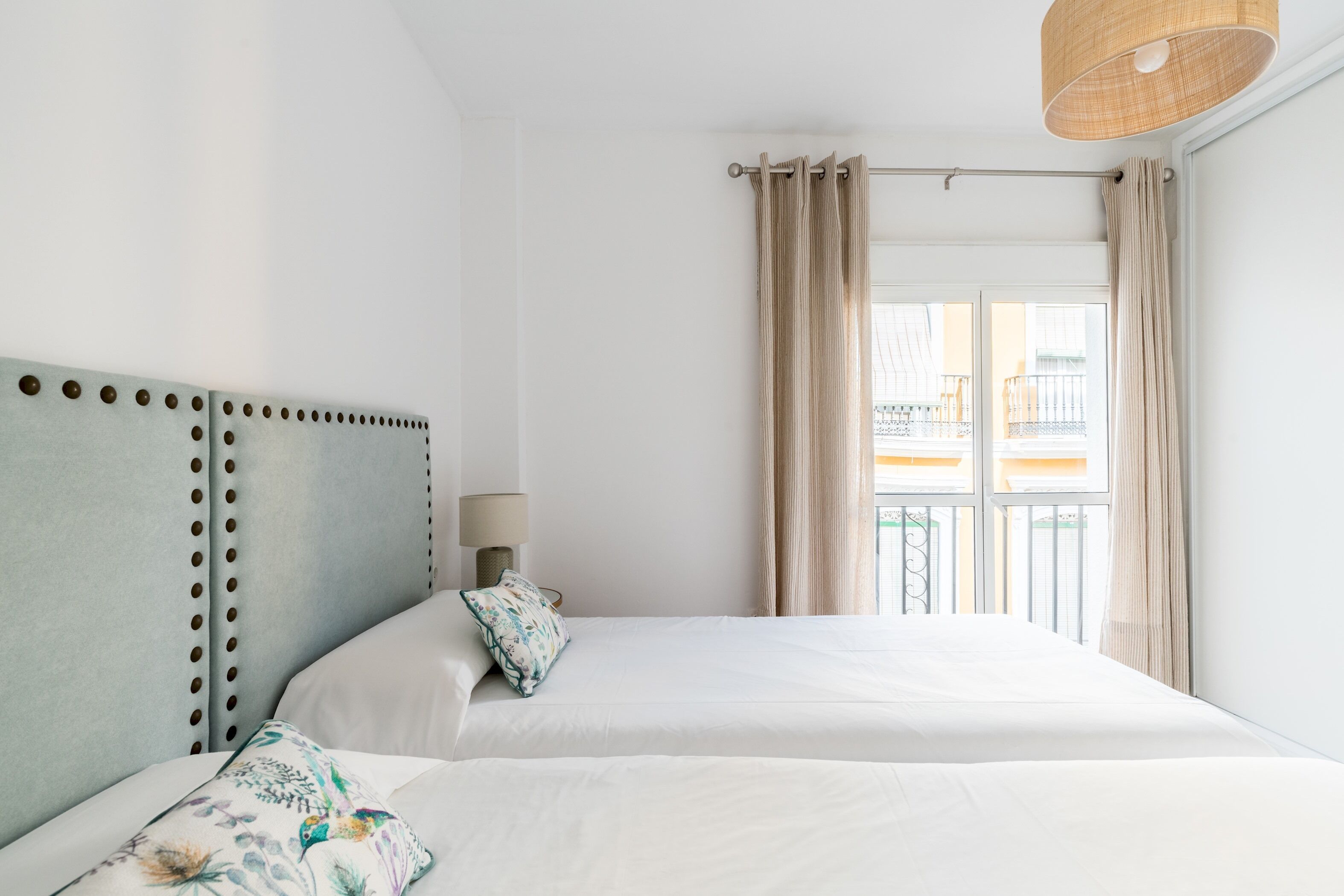 1 slaapkamer, een strijkplank/strijkijzer, beddengoed