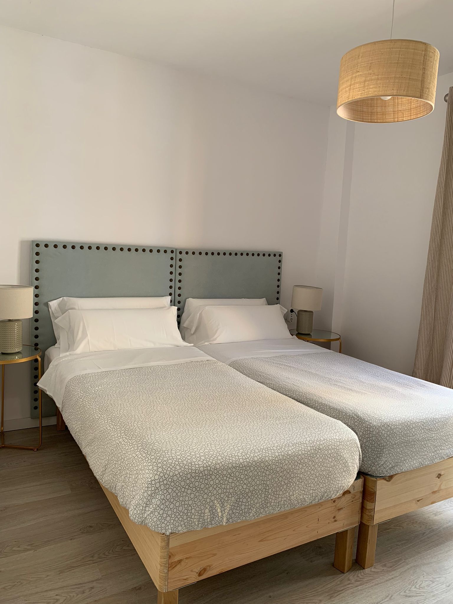 1 slaapkamer, een strijkplank/strijkijzer, internet, beddengoed