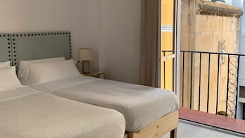 1 dormitorio, tabla de planchar con plancha, Internet y ropa de cama
