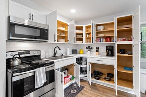 Frigorífic, microones, forn i placa de cuina