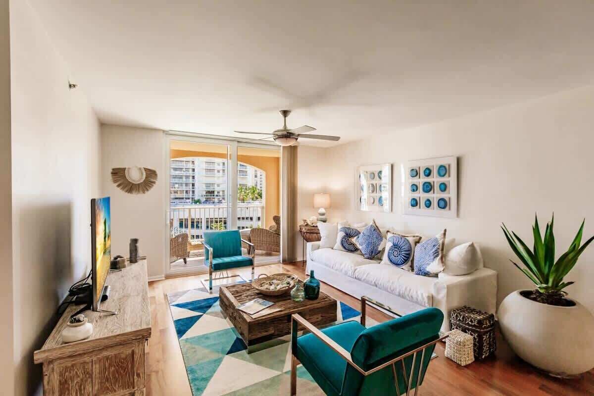 TV, stereoanlegg og kontorer