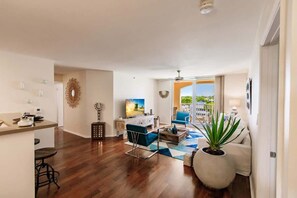 Televisión, estéreo y oficina 