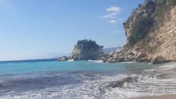 Una spiaggia nelle vicinanze