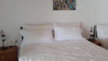 1 chambre, fer et planche à repasser, Wi-Fi gratuit, draps fournis