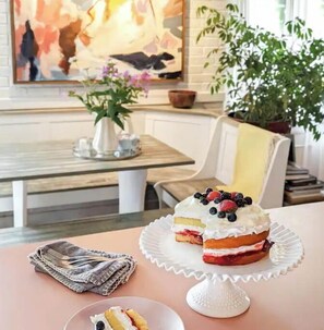 Dining - Black Walnut Farm: 1700s Farmhouse on 34 acres, Antique Lover's Dream (Saugerties)