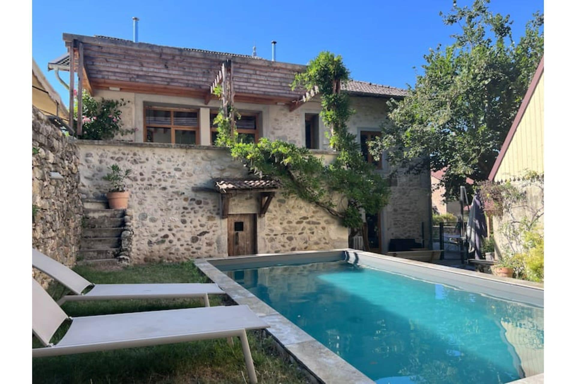 La Castanea maison avec piscine au pied du Granier