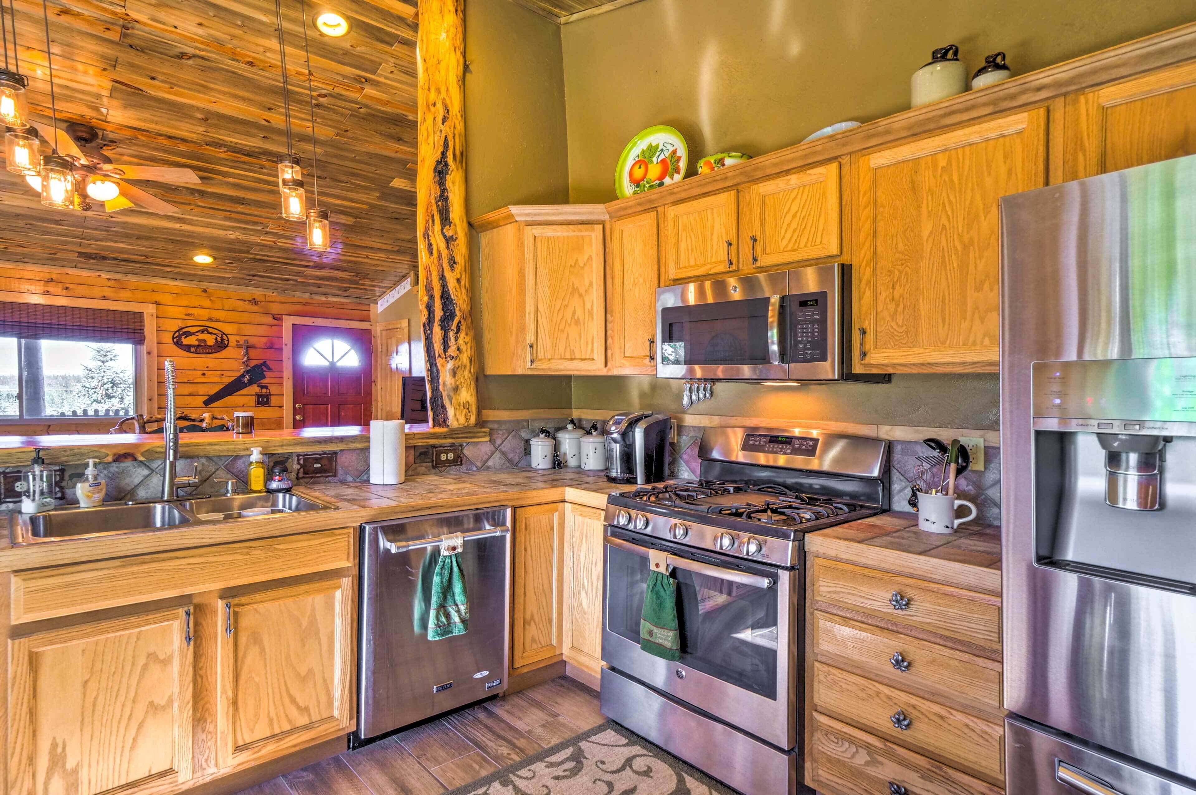 Charming Jefferson Retreat w/ Deck & Grill!