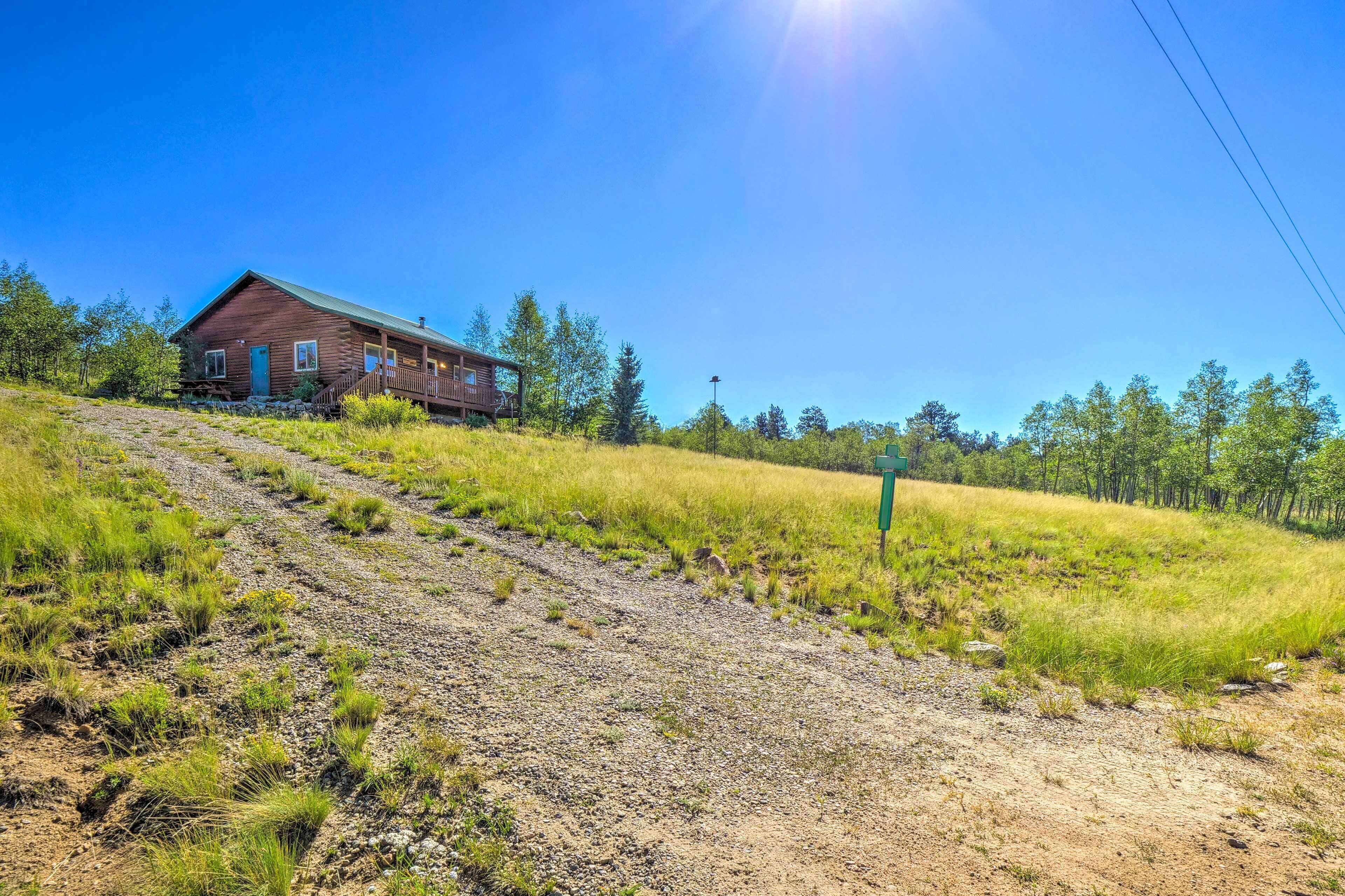 Charming Jefferson Retreat w/ Deck & Grill!