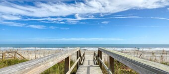 Playing Hooky! Oceanside Guest Suite - Steps to the beach