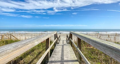 Playing Hooky! Oceanside Guest Suite - Steps to the beach