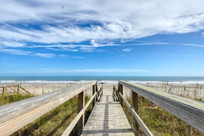 Playing Hooky! Oceanside Guest Suite - Steps to the beach