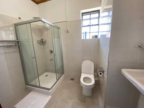 Dusche, Handtücher, Seife, Toilettenpapier