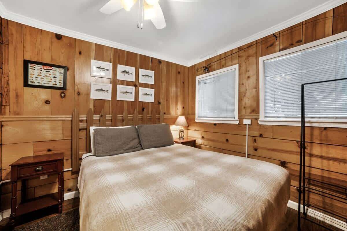 1 slaapkamer, een strijkplank/strijkijzer, reisbedje, wifi