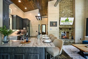 Dining - 1 BR in Heart of Hochatown - Pet Friendly W/ Firewood Provided & EV Outlet (Broken Bow)