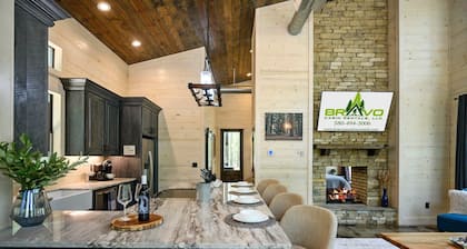 1 BR in Heart of Hochatown - Pet Friendly W/ Firewood Provided & EV Outlet