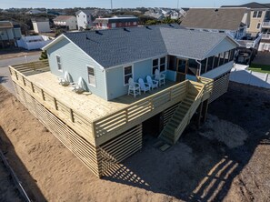 Exterior - 🏖️2Min Walk to Ocean! Hot Tub! Huge New Deck! Quiet Road! Dogs! Open floorplan (Kitty Hawk)