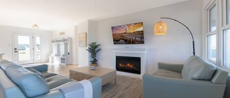 Smart-TV, Kamin, Bücher