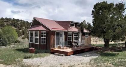 Cheerful cottage enjoys expansive views of 14ers