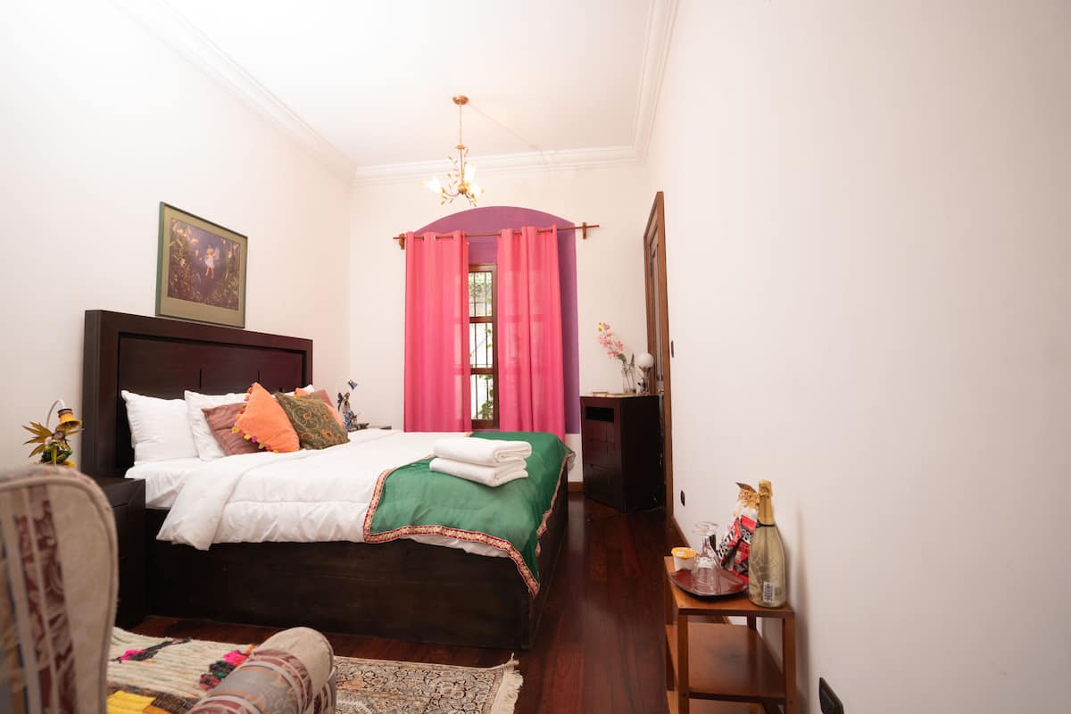 Habitación doble exclusiva, hidromasaje | Edredón, camas Select Comfort y decoración personalizada