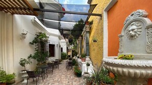 Property grounds - Indian Palace Hotel Boutique Spa (Antigua Guatemala)