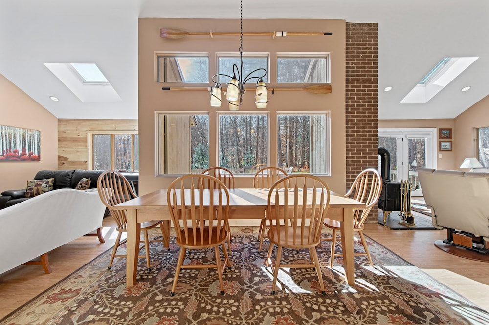 Spacious 4BR Trickey Moose Family Retreat