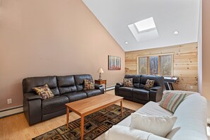 Smart TV, fireplace, table tennis