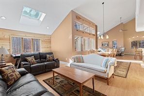 Smart TV, fireplace, table tennis