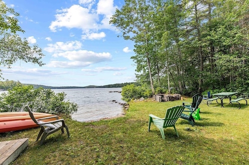 Spacious Trickey Moose Family Retreat - Woodstove, Firepit, Kayaks, Water Access