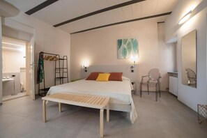 1 bedroom, in-room safe, desk, iron/ironing board