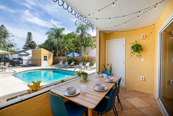 Outdoor pool - ★ NEW ★ Serene Retreat | Private Patio & Pool ★ (Sarasota)