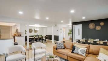 TV, lareira, escritórios