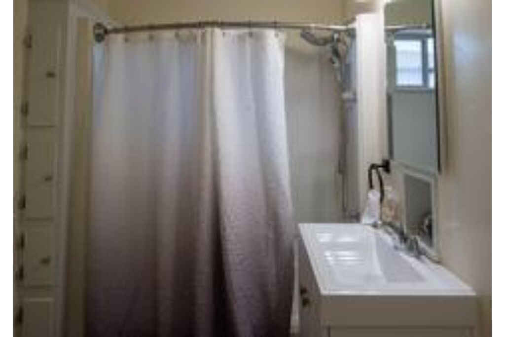 Bay Park 2-bedroom 1-bath with fireplace & bunkbed