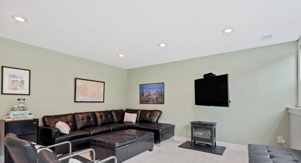 TV, fireplace, offices