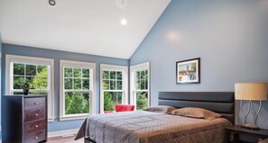 4 bedrooms, desk, iron/ironing board, WiFi