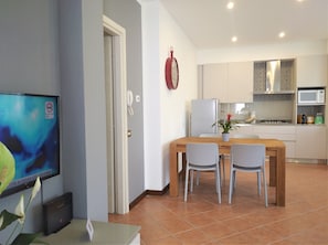Apartamento | Zona de estar | Una televisión de pantalla plana