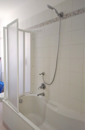 Apartamento | Banheiro | Bidê, toalhas de banho