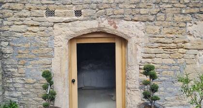 The Undercroft - Luxury studio in heart of Frome.