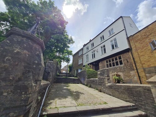 Shared Tudor house entire top floor for you in central Frome newly restored