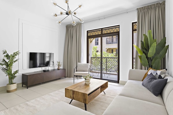 TV, offices - Silkhaus Old Town | Near Burj Khalifa in Zaafaran (Dubai)