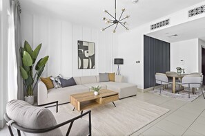 TV, offices - Silkhaus Old Town | Near Burj Khalifa in Zaafaran (Dubai)