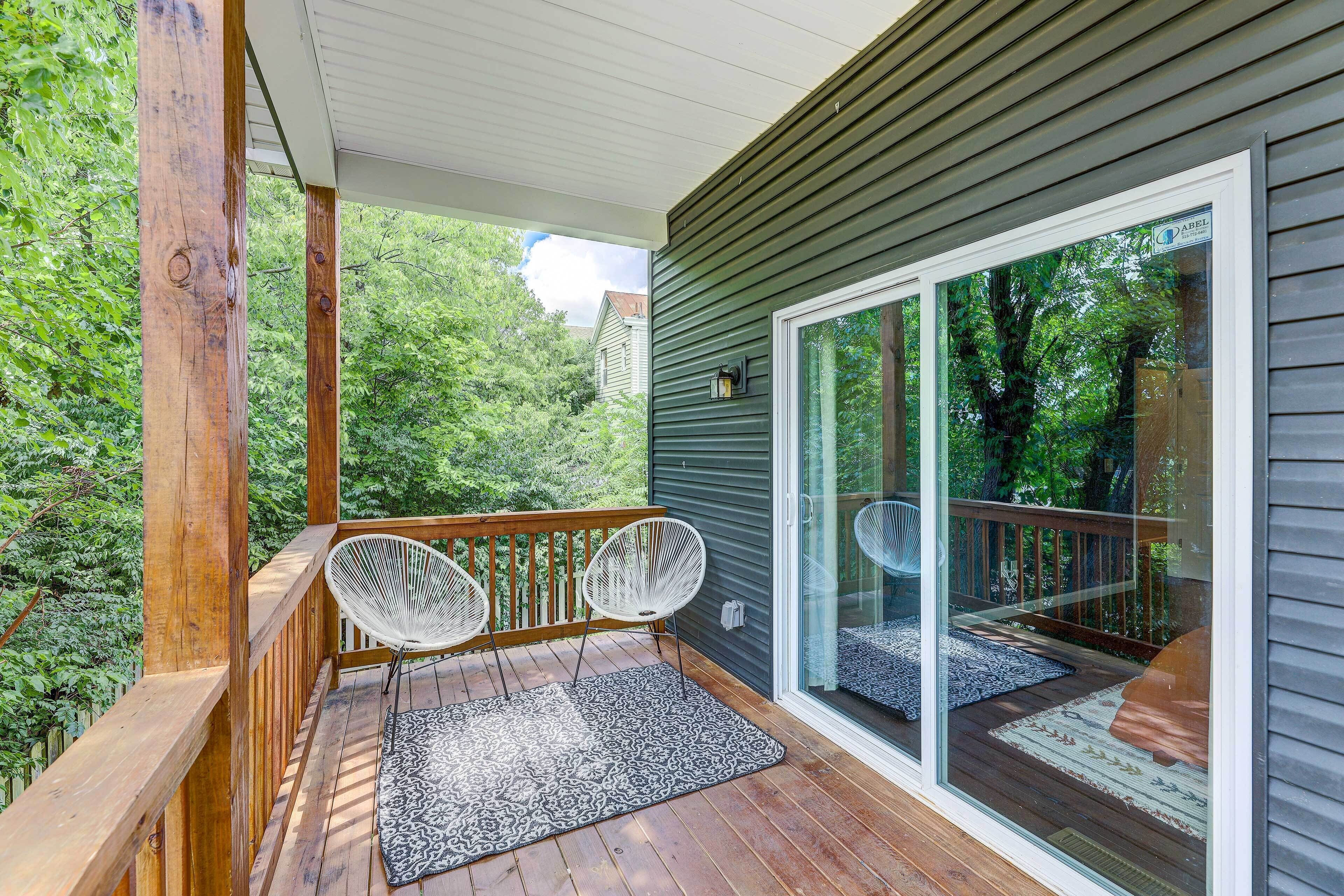 Chic Home w/ Yard < 3 Mi to Dtwn Cincinnati!